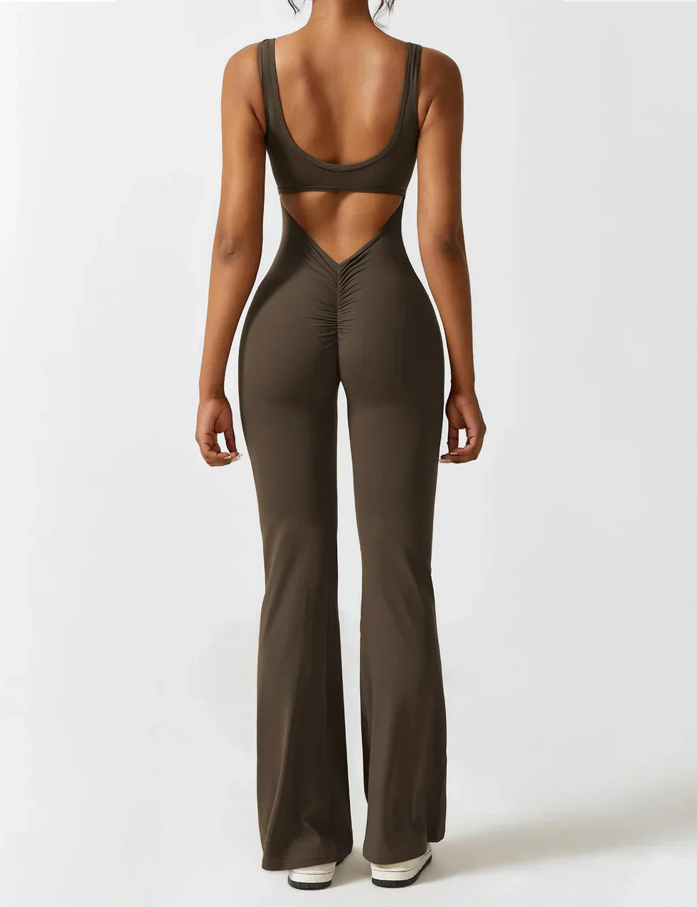 Damen-Jumpsuit mit offenem Rücken und ausgestelltem Bein