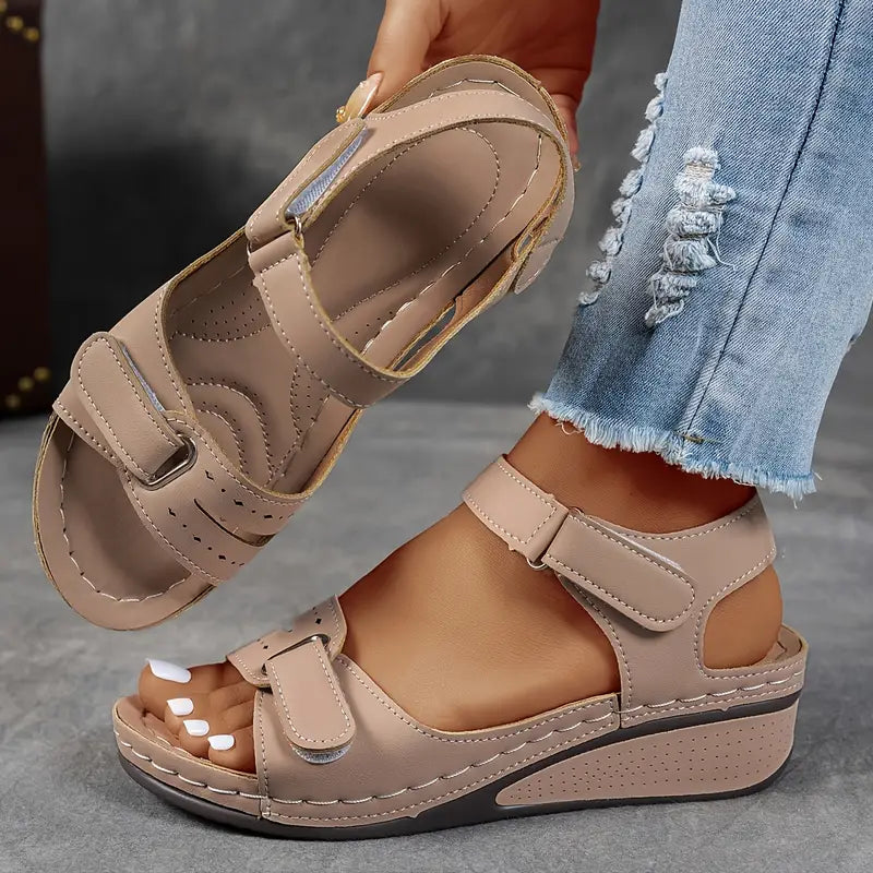 Orthopädische Damen-Plateausandalen mit Keilabsatz