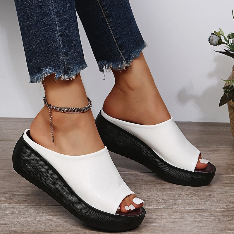 Orthopädische Damensandalen mit gepolsterter Innensohle und Schlupfform
