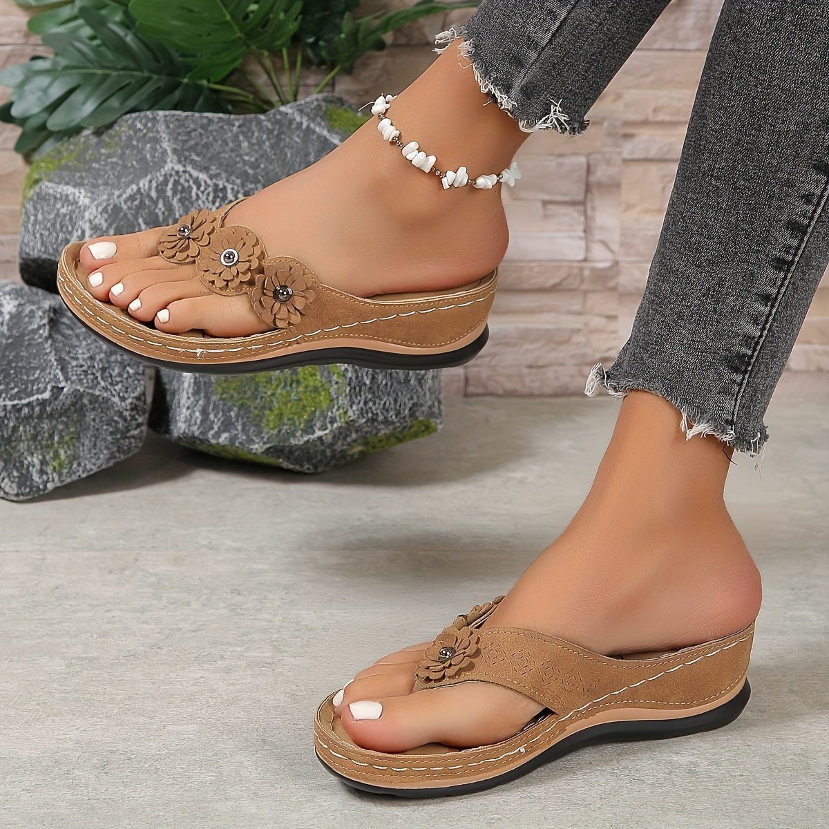 Orthopädische Damen-Zehensandalen mit Keilabsatz, Fussgewölbestütze und Blumendekor