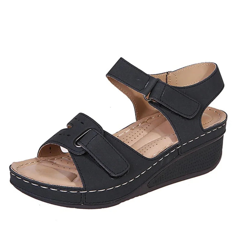 Orthopädische Damen-Keilsandalen mit verstellbaren Riemen
