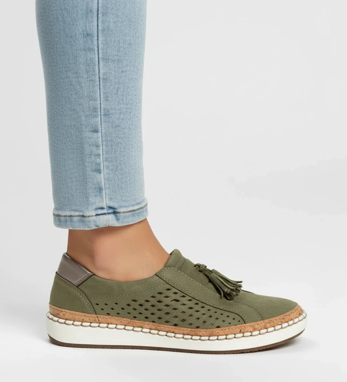 Perforierte Damen-Slip-on-Loafer-Sneaker mit Quasten