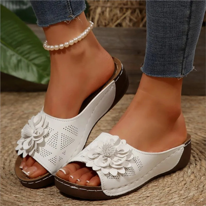 Bequeme Damen-Pantoletten mit Blumenmuster