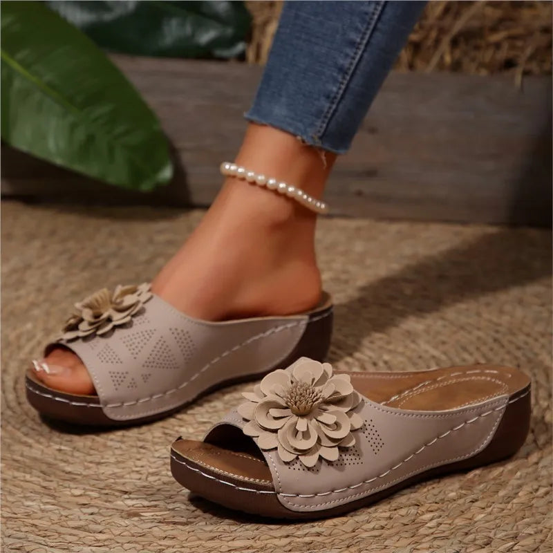 Bequeme Damen-Pantoletten mit Blumenmuster