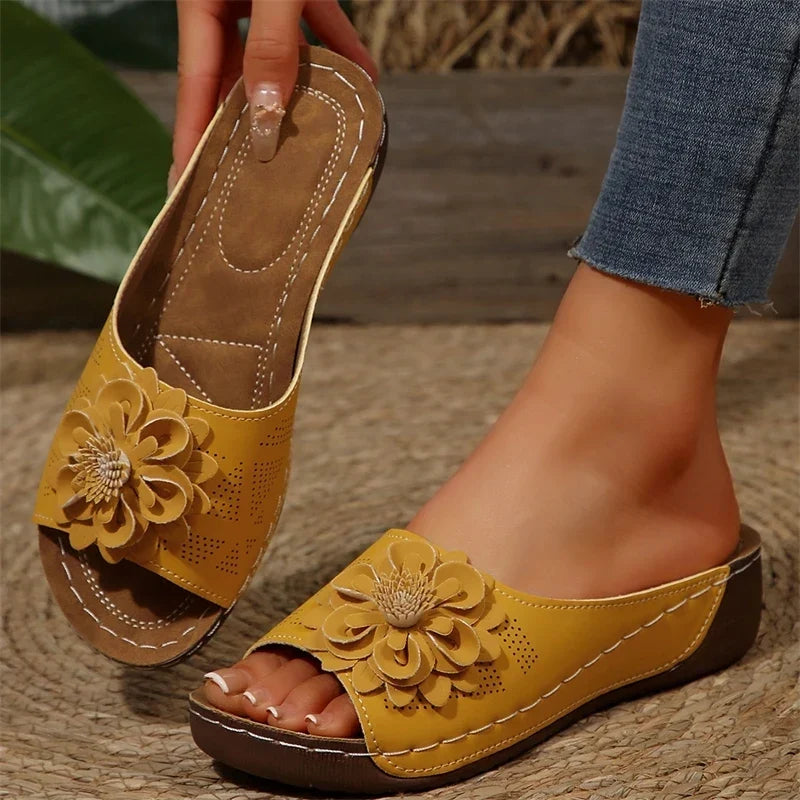 Bequeme Damen-Pantoletten mit Blumenmuster