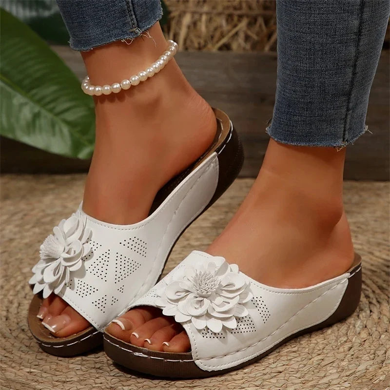 Bequeme Damen-Pantoletten mit Blumenmuster