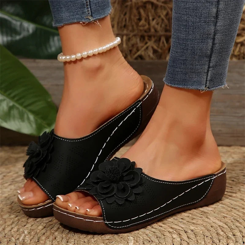 Bequeme Damen-Pantoletten mit Blumenmuster