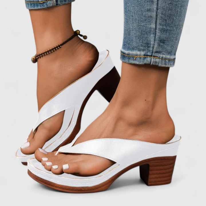 Orthopädische Pantoletten mit Absatz, ergonomischem Fussbett und rutschfester Sohle – Schwarzes Leder, 5 cm Absatz für ganztägigen Tragekomfort