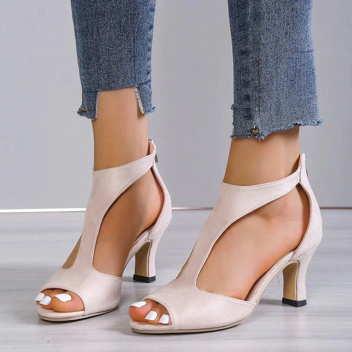 Orthopädische Sandalen mit Absatz