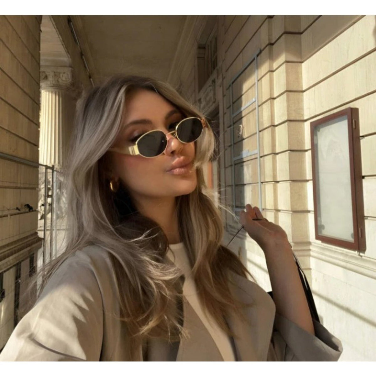 Ovale Damen-Sonnenbrille mit modernem Gestell