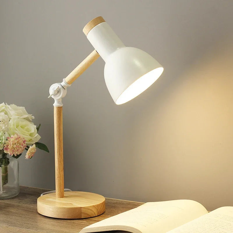 Tischlampe aus gebeiztem Holz
