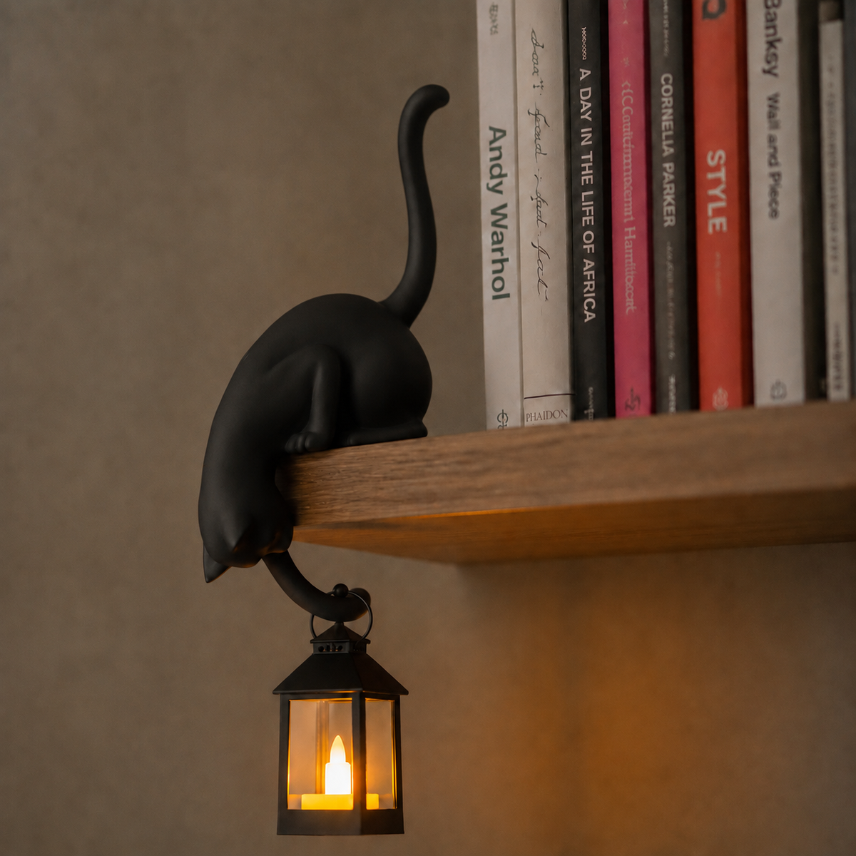 Katzenfigur-LED-Laterne für die Regalkante