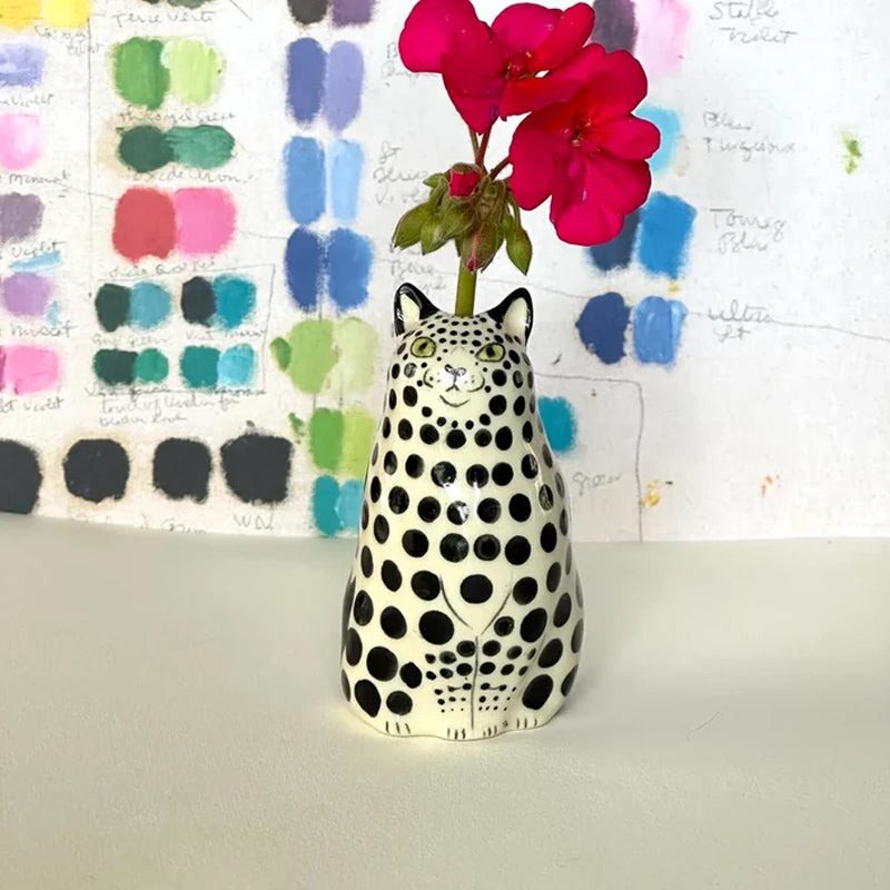 Gepunktete Vase in Katzenform