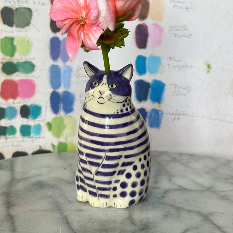 Gepunktete Vase in Katzenform