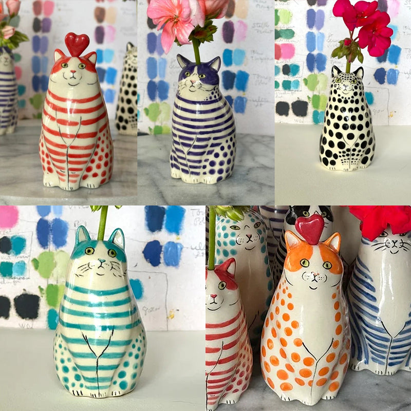 Gepunktete Vase in Katzenform