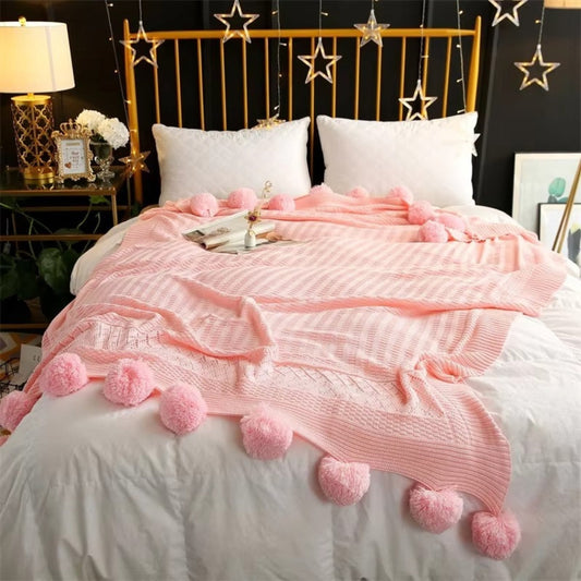 Weiche flauschige Decke mit Pompons