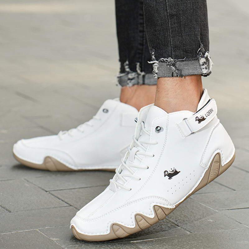Ausserordentlich bequeme und rutschfeste orthopädische Schuhe