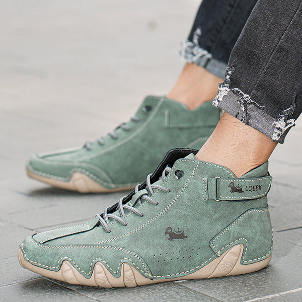 Ausserordentlich bequeme und rutschfeste orthopädische Schuhe