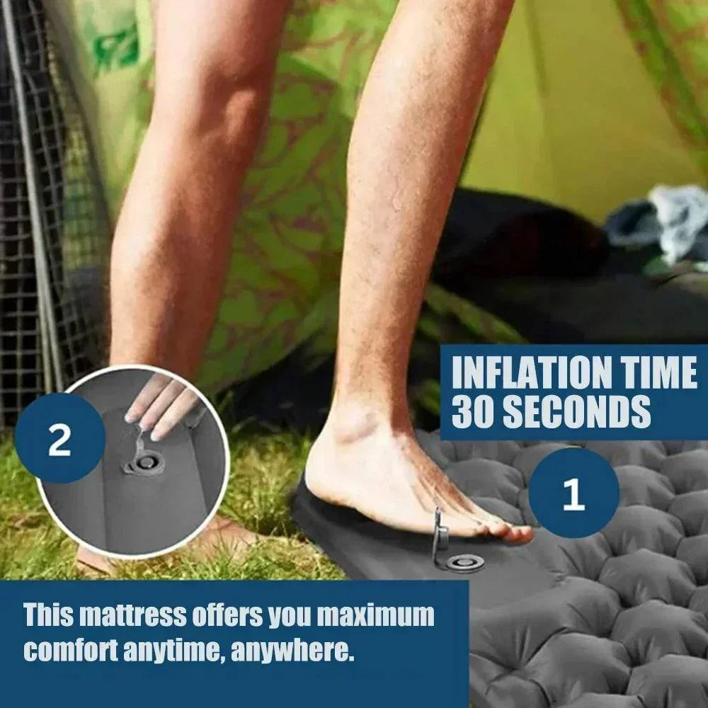 Extrem leichte aufblasbare Campingmatte mit integrierter Pumpe