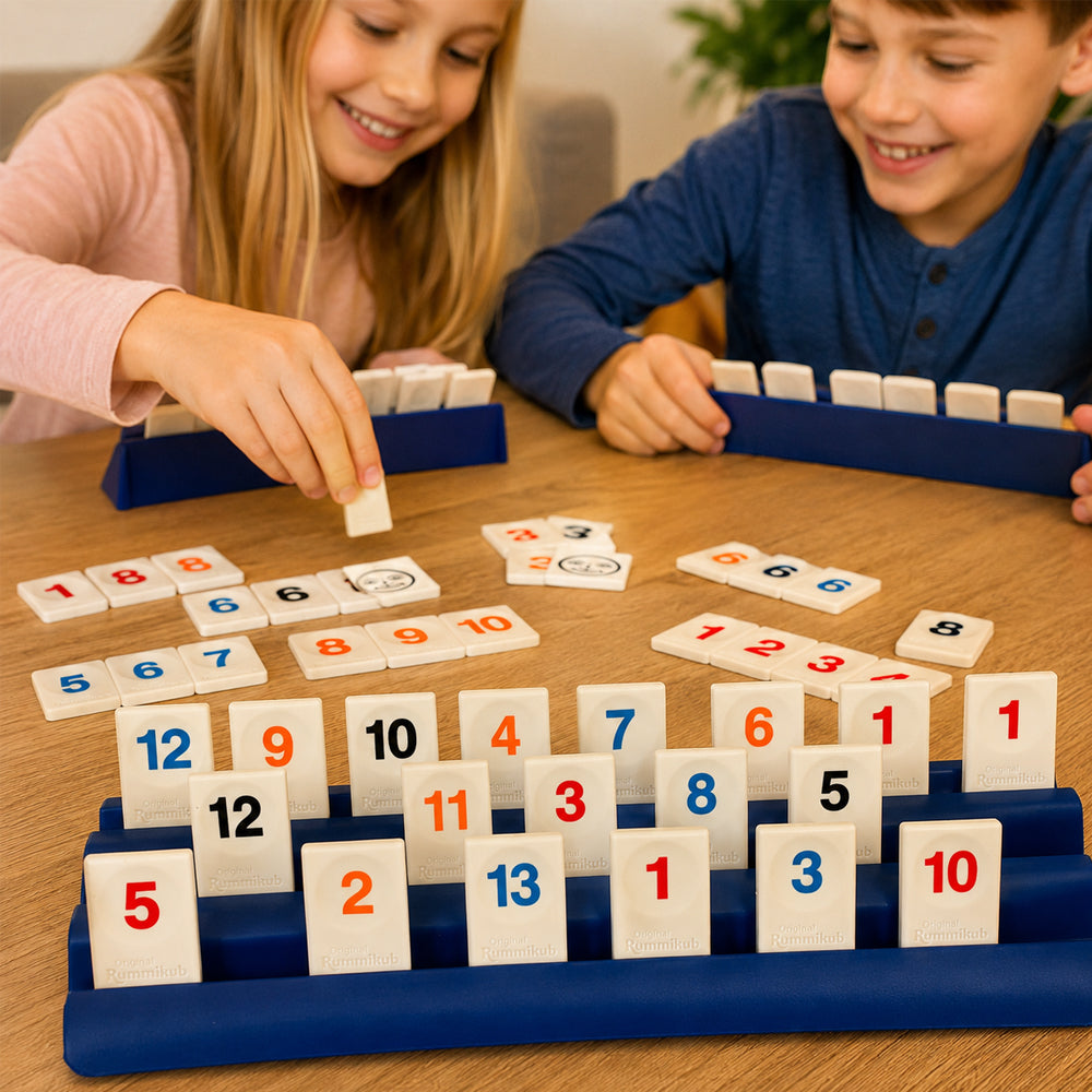 Rummikub – klassisches Familien-Brettspiel mit Zahlen, Taktik und Strategie für 2-4 Spieler