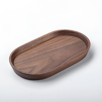 Serviertablett aus Holz mit natürlicher Maserung