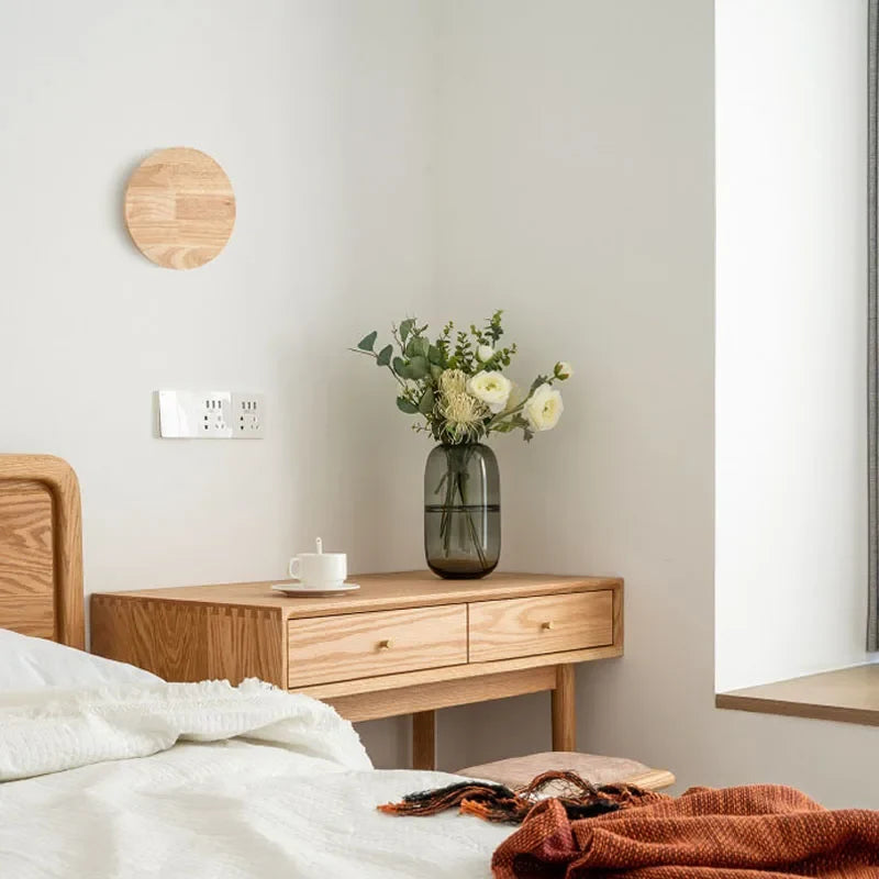 Skandinavische Holz-Wandleuchte mit warmem Licht und minimalistischem Design