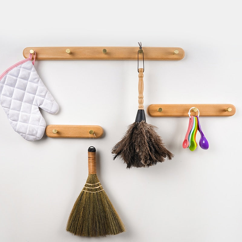 Skandinavische Wandgarderoben aus Naturholz und Messing