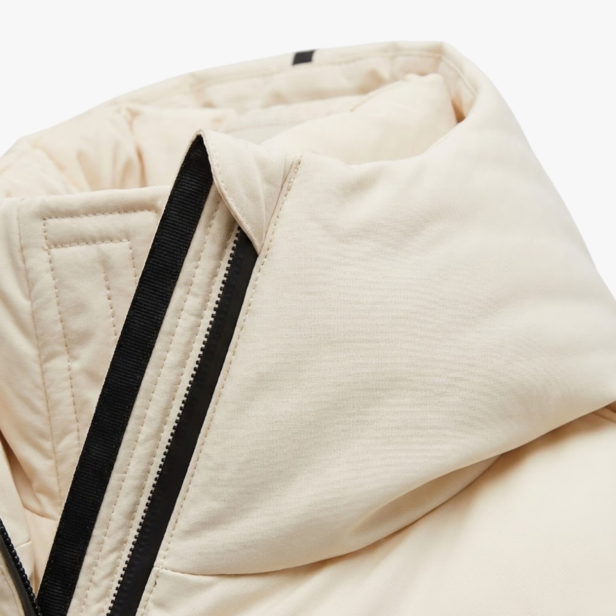 Stilvolle Damen-Winterskijacke mit Schoschendetail