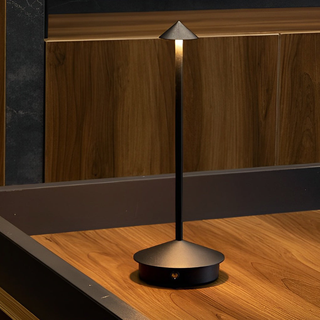 Stilvolle, dimmbare USB-Tischlampe