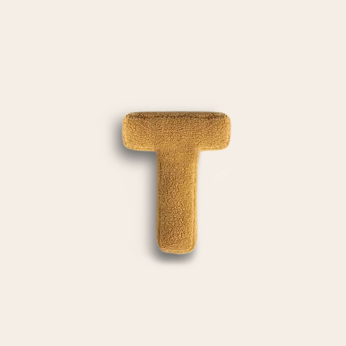 Personalisierbares Dekokissen in Buchstabenform fürs Sofa