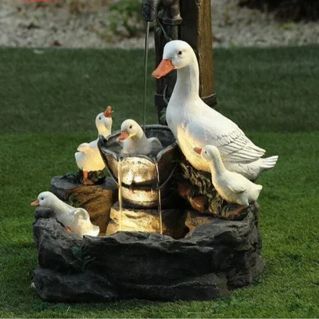 Solar-Dekobrunnen mit Enten- und Eichhörnchenfigur | Gartenfigur mit LED-Beleuchtung | Wetterfestes Kunstharz | Für Terrasse und Balkon