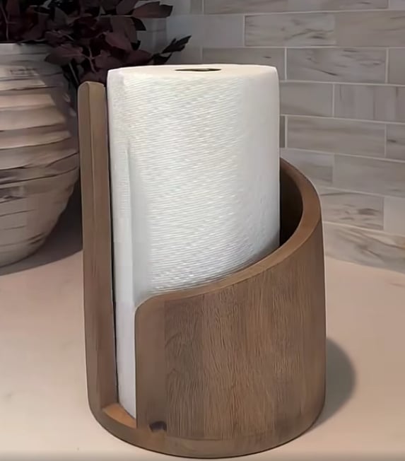 Küchenrollenhalter aus Naturholz mit stabilem Gummiboden