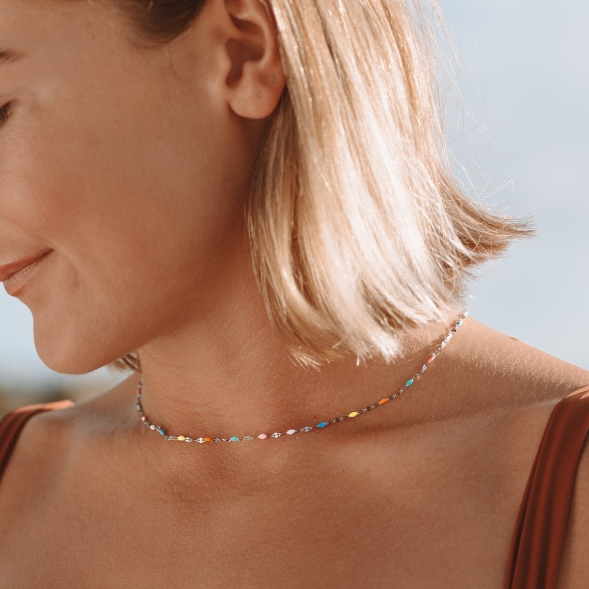 Mehrfarbige Choker-Halskette mit modischem Design