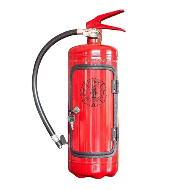 Versteckter Flaschenhalter in Feuerlöscher-Form