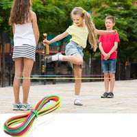 Springseil in Regenbogenfarben für Outdoor-Spiele für Kinder