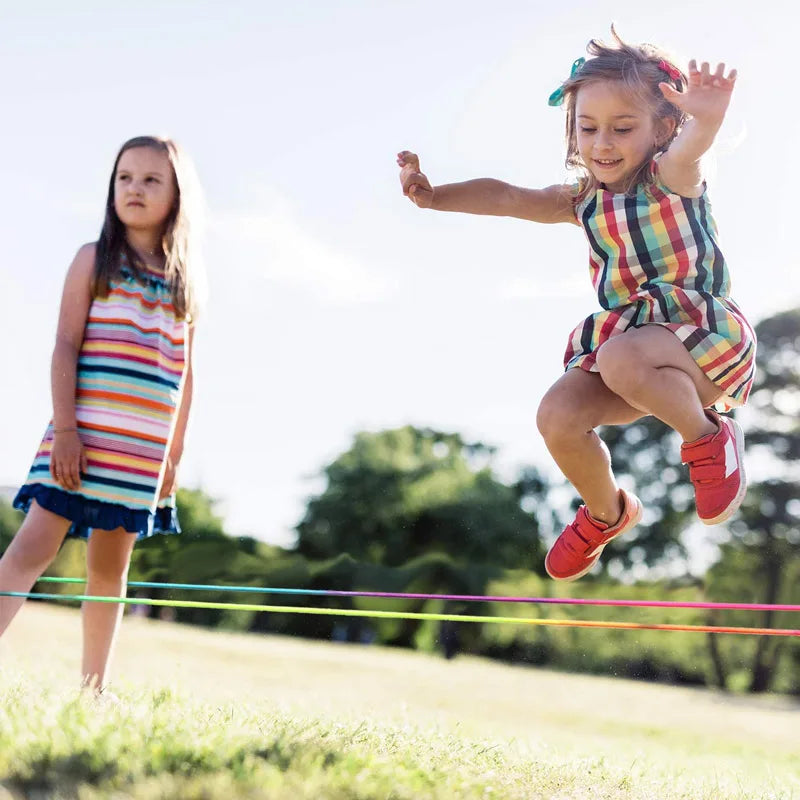 Springseil in Regenbogenfarben für Outdoor-Spiele für Kinder