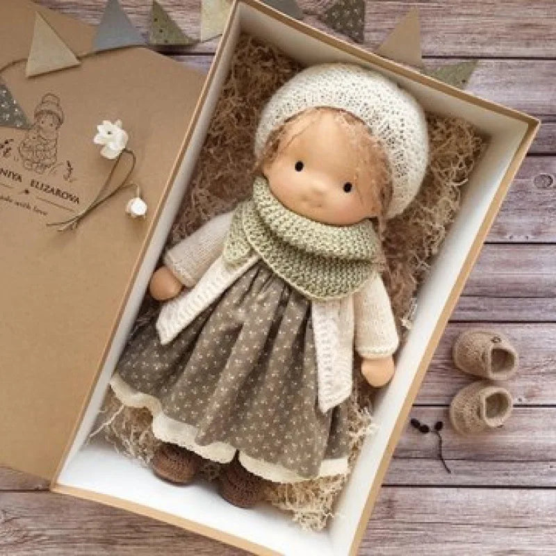 Unisex handgefertigte Waldorf-inspirierte Plüschpuppe
