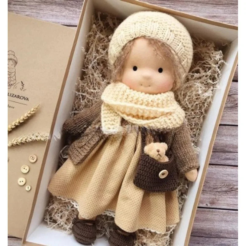 Unisex handgefertigte Waldorf-inspirierte Plüschpuppe