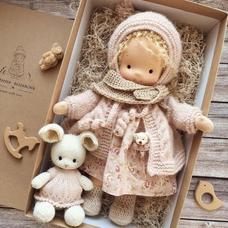 Unisex handgefertigte Waldorf-inspirierte Plüschpuppe