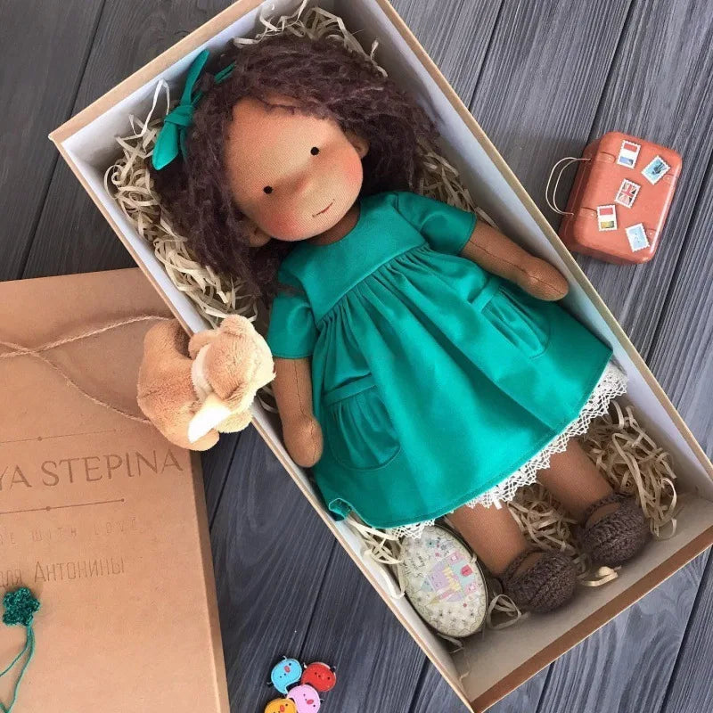 Unisex handgefertigte Waldorf-inspirierte Plüschpuppe