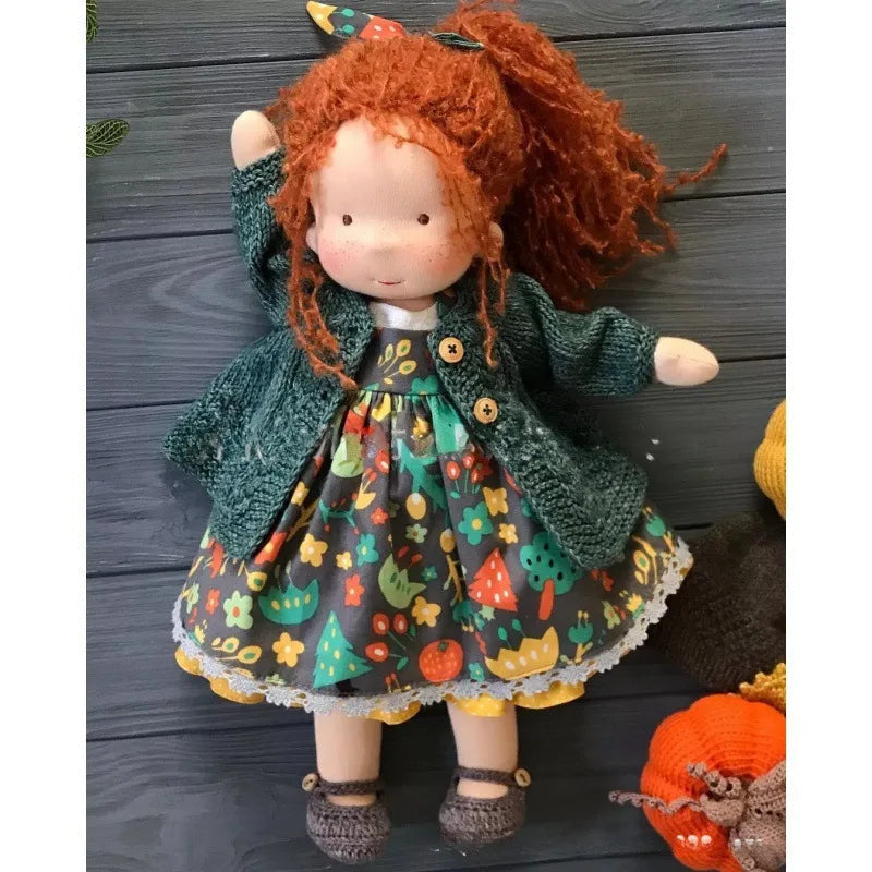 Unisex handgefertigte Waldorf-inspirierte Plüschpuppe
