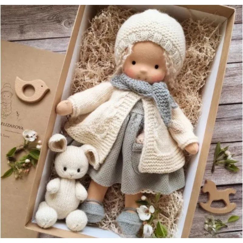 Unisex handgefertigte Waldorf-inspirierte Plüschpuppe