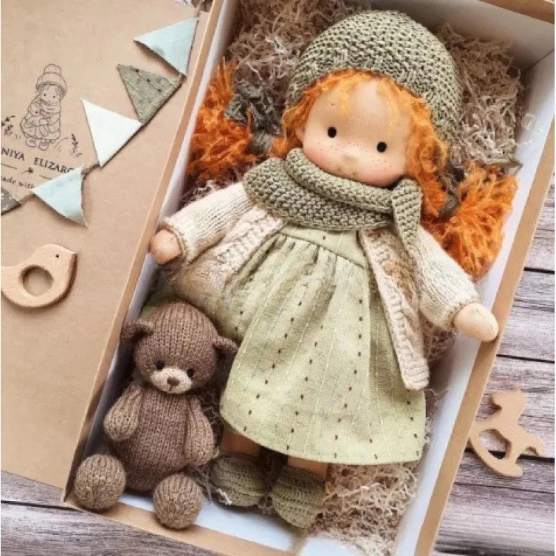Unisex handgefertigte Waldorf-inspirierte Plüschpuppe