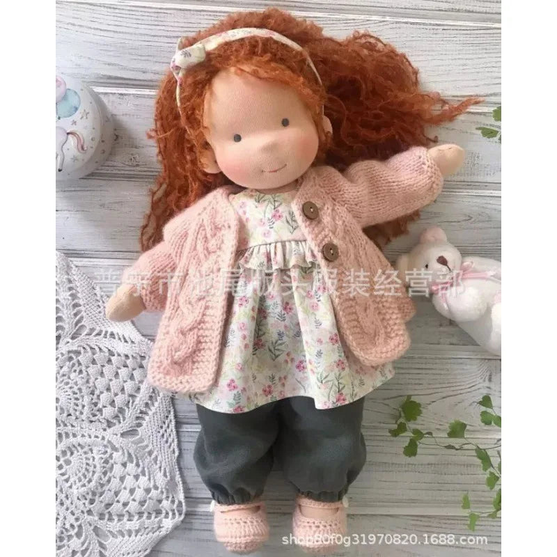 Unisex handgefertigte Waldorf-inspirierte Plüschpuppe