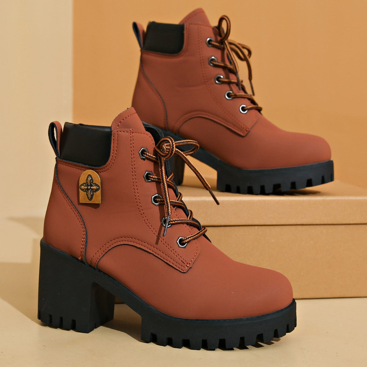 Urban Warrior Stiefel — Beherrsche die Strassen mit unaufhaltsamem Halt und wasserdichter Leistung