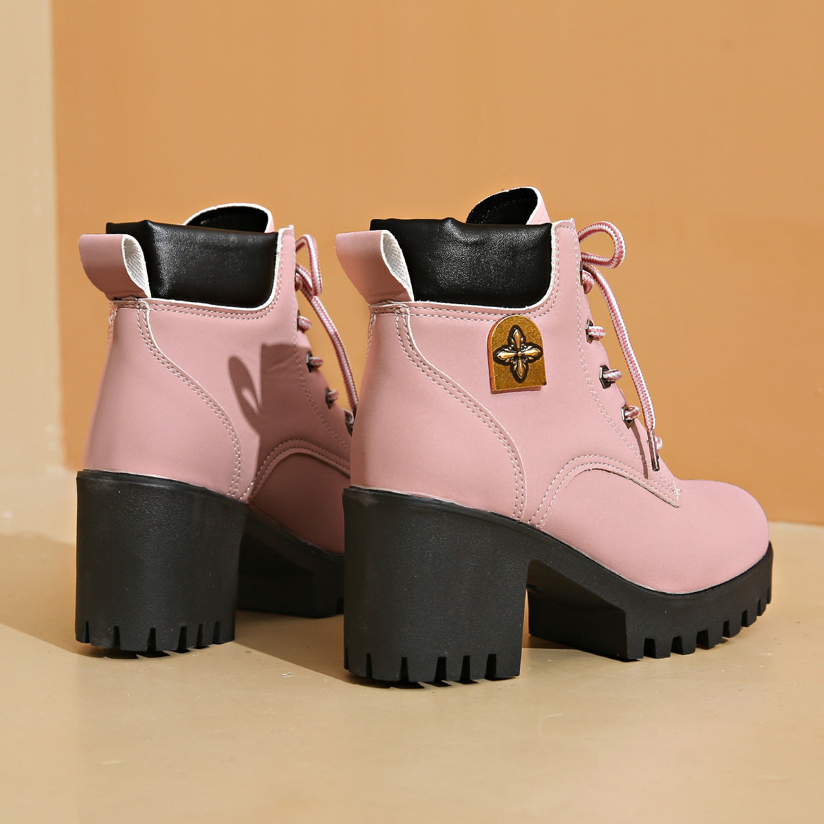 Urban Warrior Stiefel — Beherrsche die Strassen mit unaufhaltsamem Halt und wasserdichter Leistung