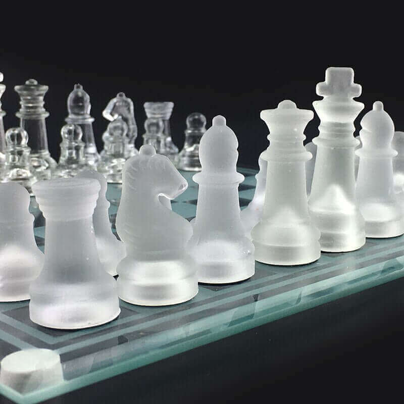 Glas Schachspiel - Mattierte Kristallfiguren mit Schachbrett
