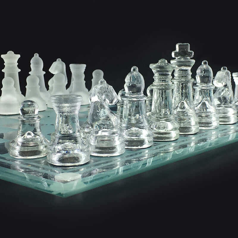 Glas Schachspiel - Mattierte Kristallfiguren mit Schachbrett