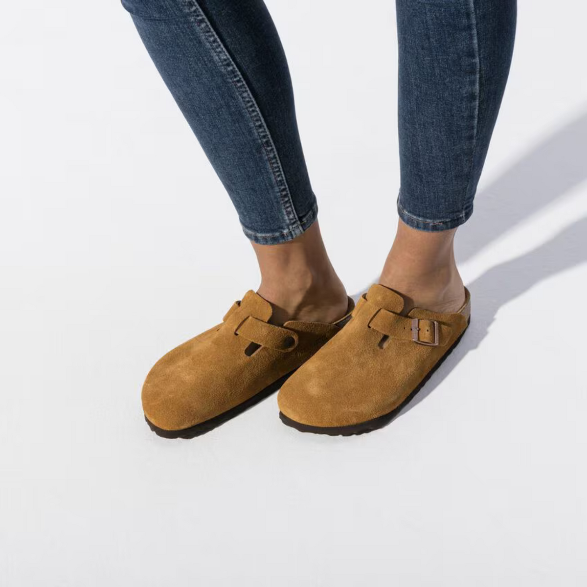Taupefarbene Spaltleder-Clogs – Bequemes anatomisches Fussbett