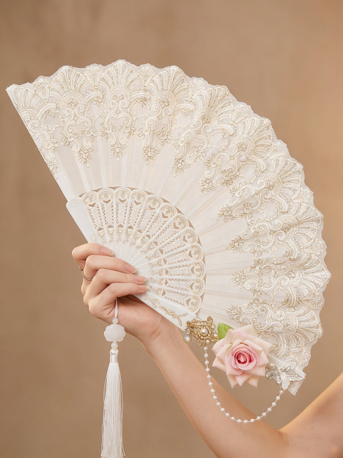 Faltfächer aus Spitze mit Blumenmuster für Hochzeiten und Partys – elegantes und leichtes Accessoire